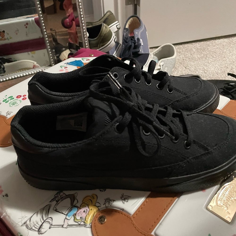 Black Nike size 8